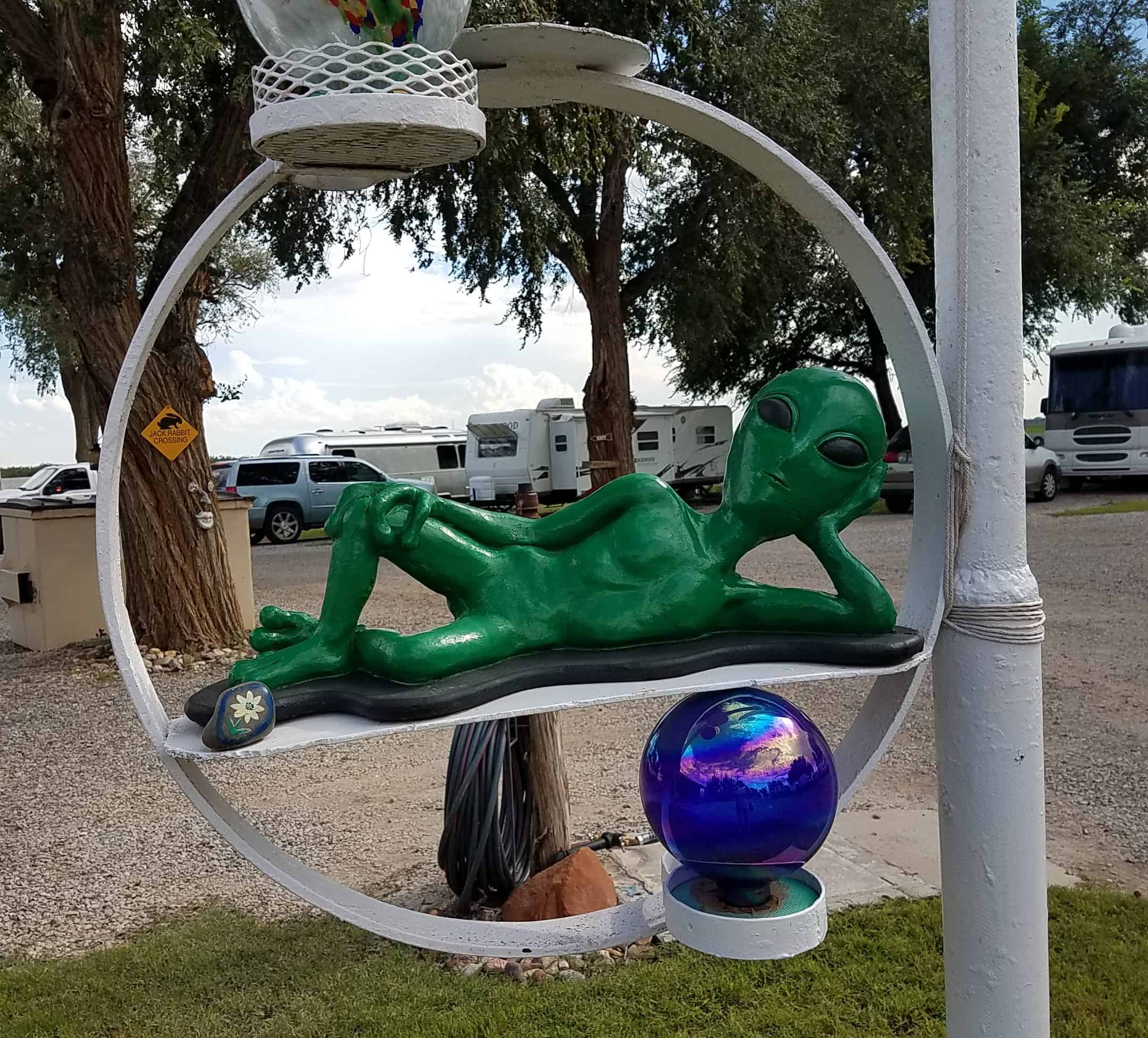 Alien greeter at the Red Barn RV campground